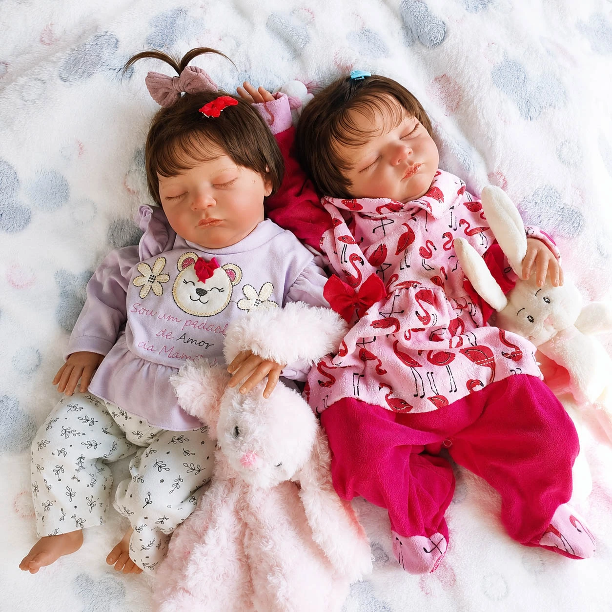 Bebê reborn gêmeas em detalhe do rosto realista – foto 2