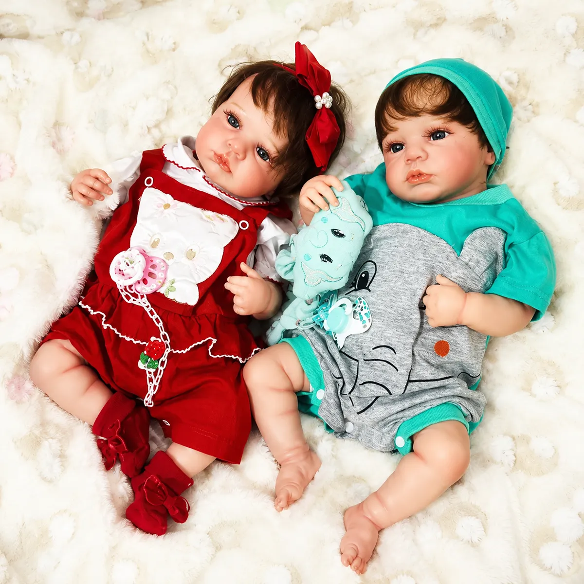 Bebê reborn gêmeos casal em detalhe do rosto realista – foto 2