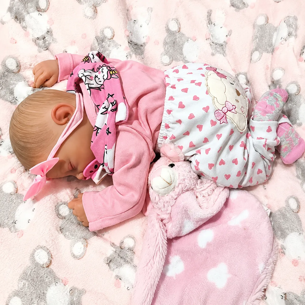 Bebê reborn articulada em detalhe do rosto realista – foto 2