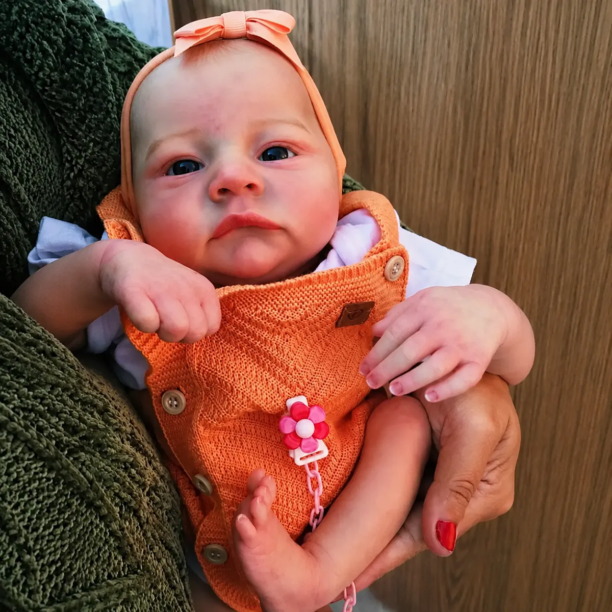 Bebê reborn menina olhos abertos em detalhe do rosto realista – foto 2
