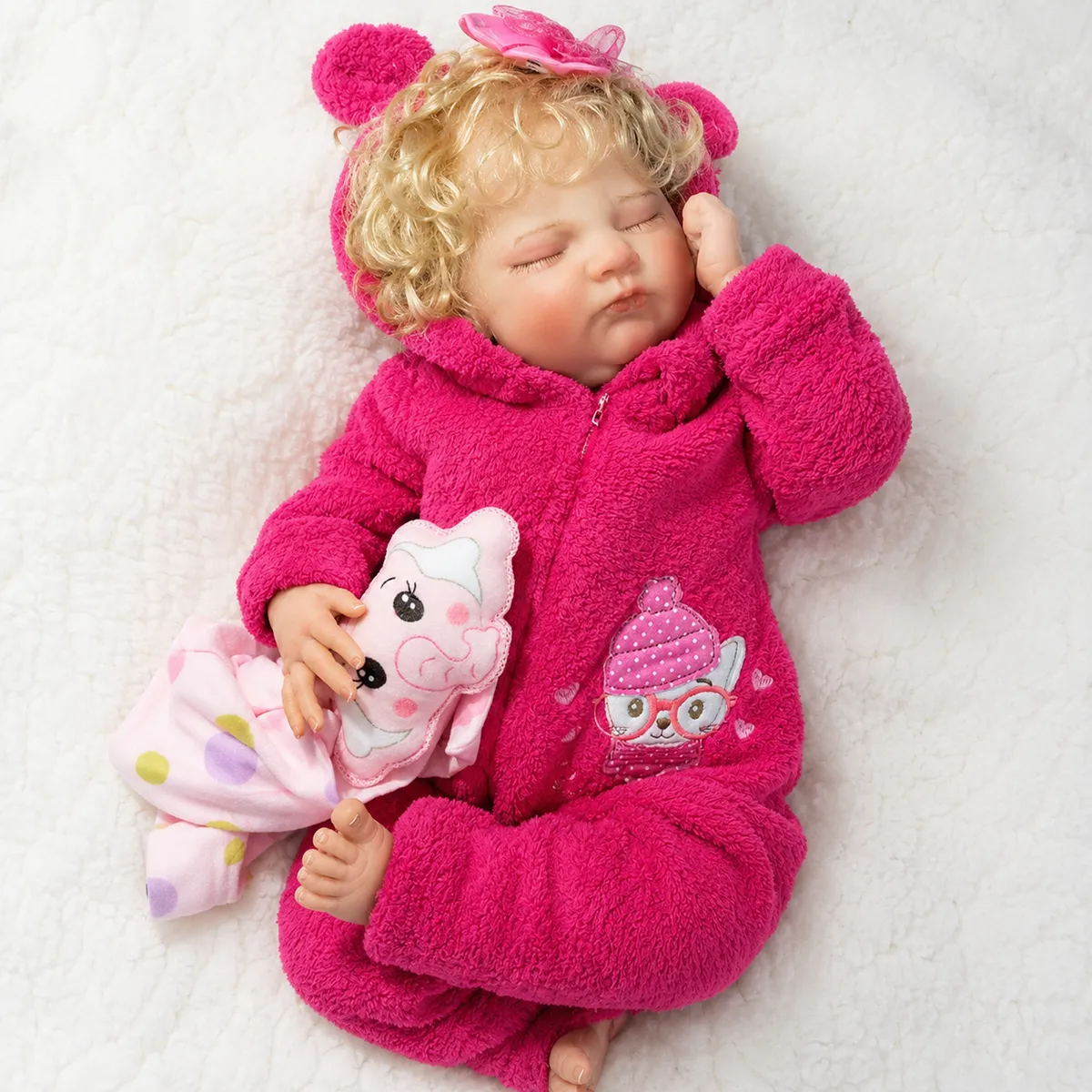 Bebê reborn loira em detalhe do rosto realista – foto 2