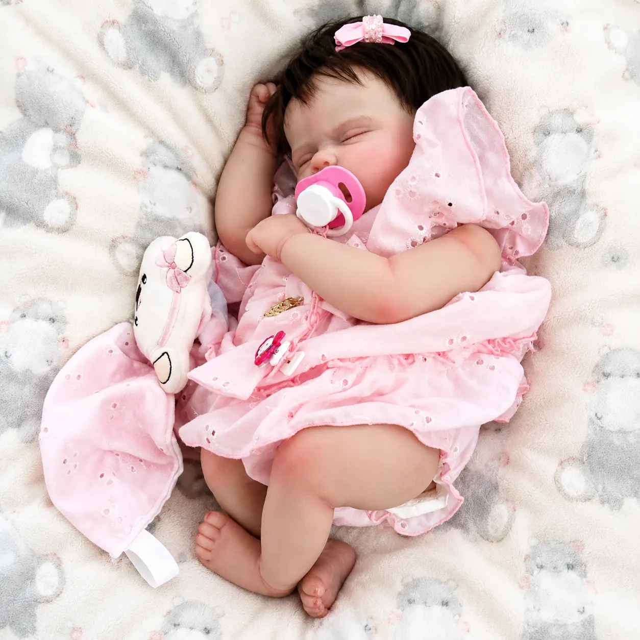 Bebê reborn quinbee em detalhe do rosto realista – foto 2