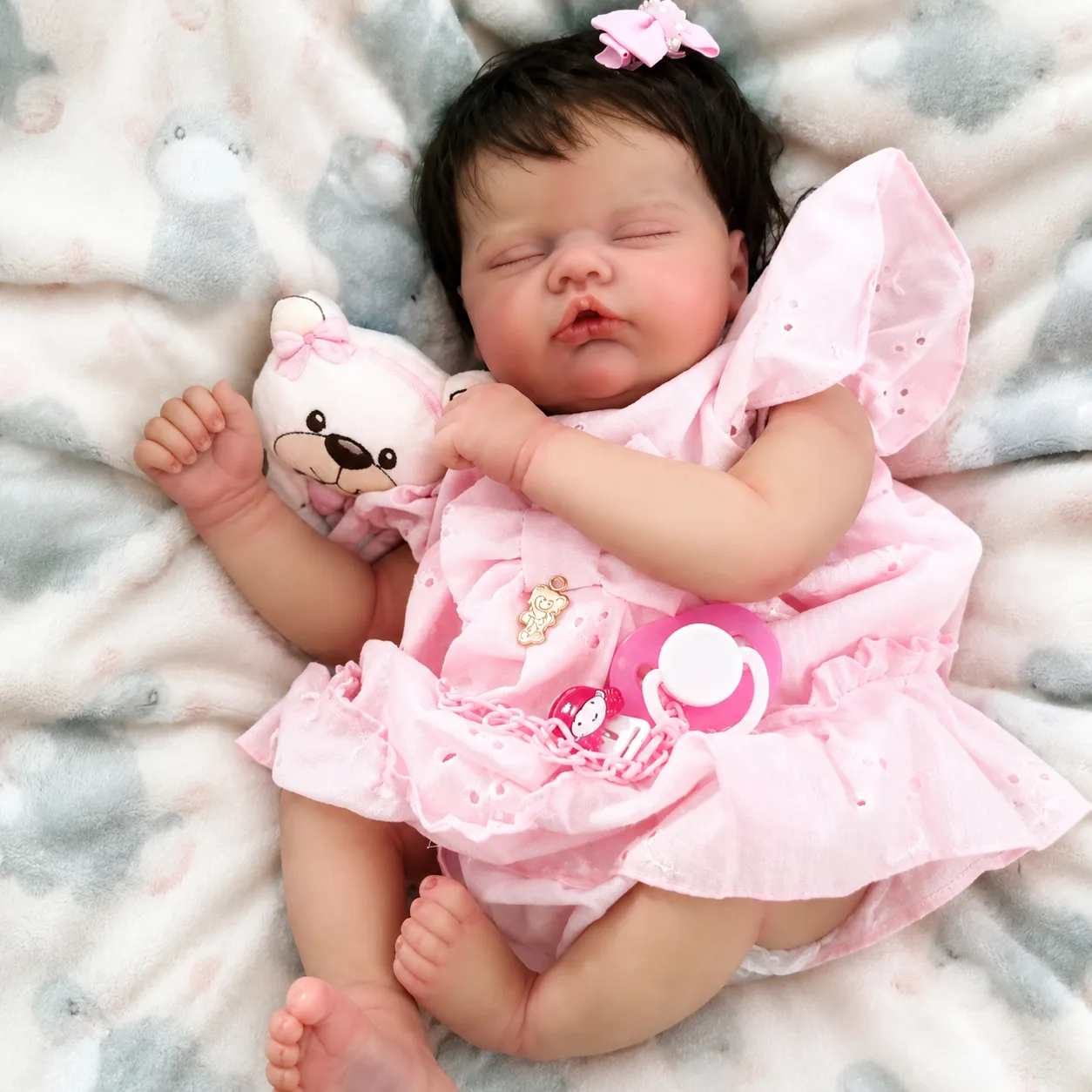 Bebê reborn quinbee, feito à mão na Iza Reborn