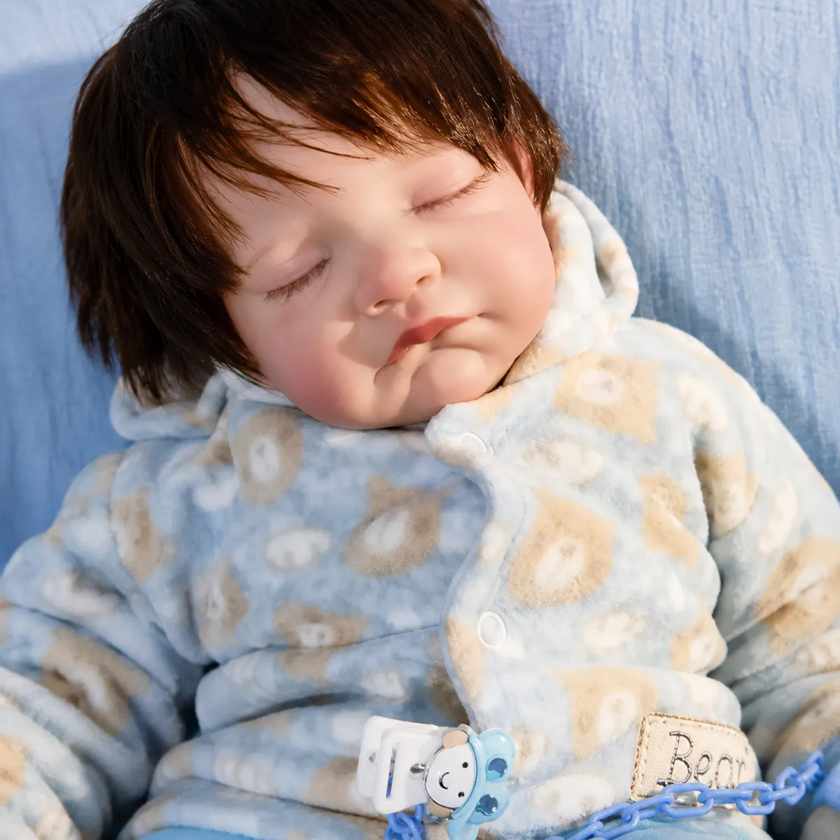 Bebê reborn menino algust em detalhe do rosto realista – foto 2