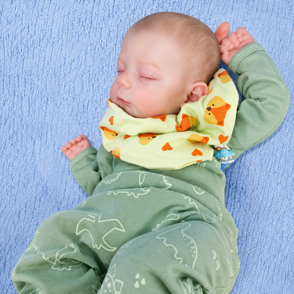 Bebê reborn eric em detalhe do rosto realista – foto 2