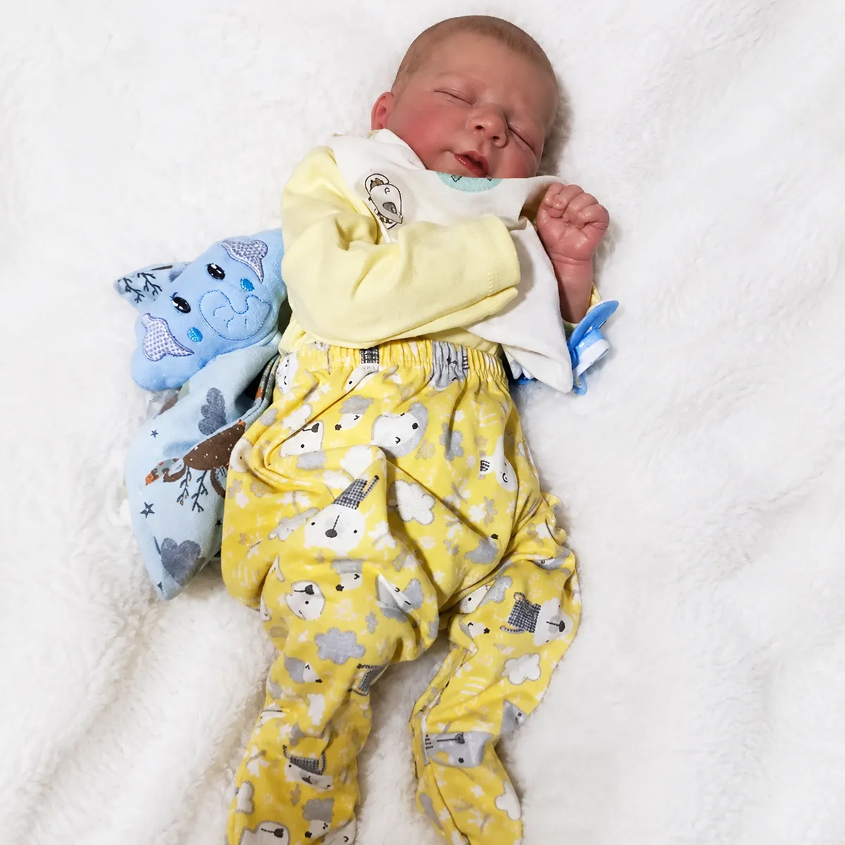 Bebê reborn menino pascale, feito à mão na Iza Reborn