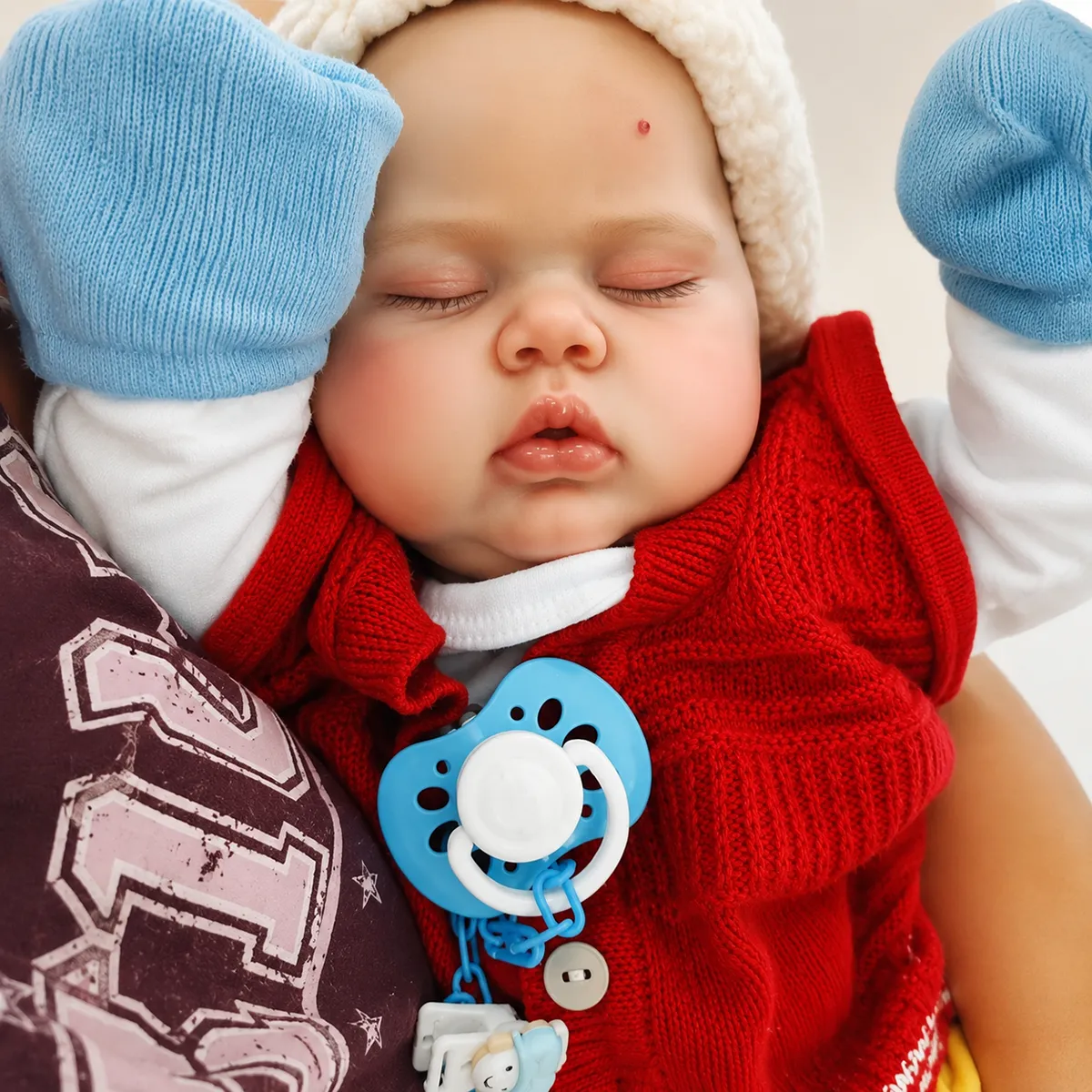 Bebê reborn peackles em detalhe do rosto realista – foto 2