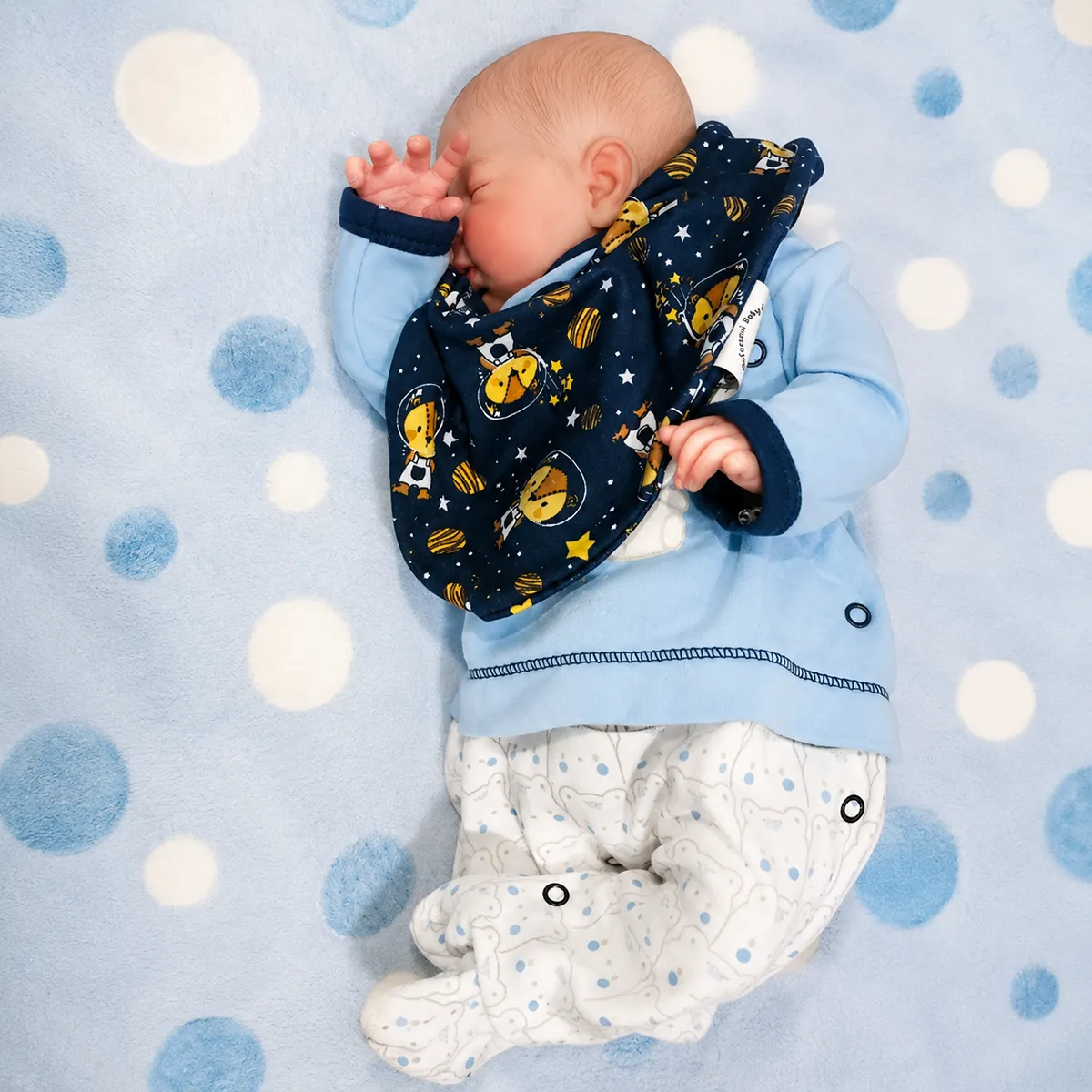 Bebê reborn prematuro em detalhe do rosto realista – foto 2