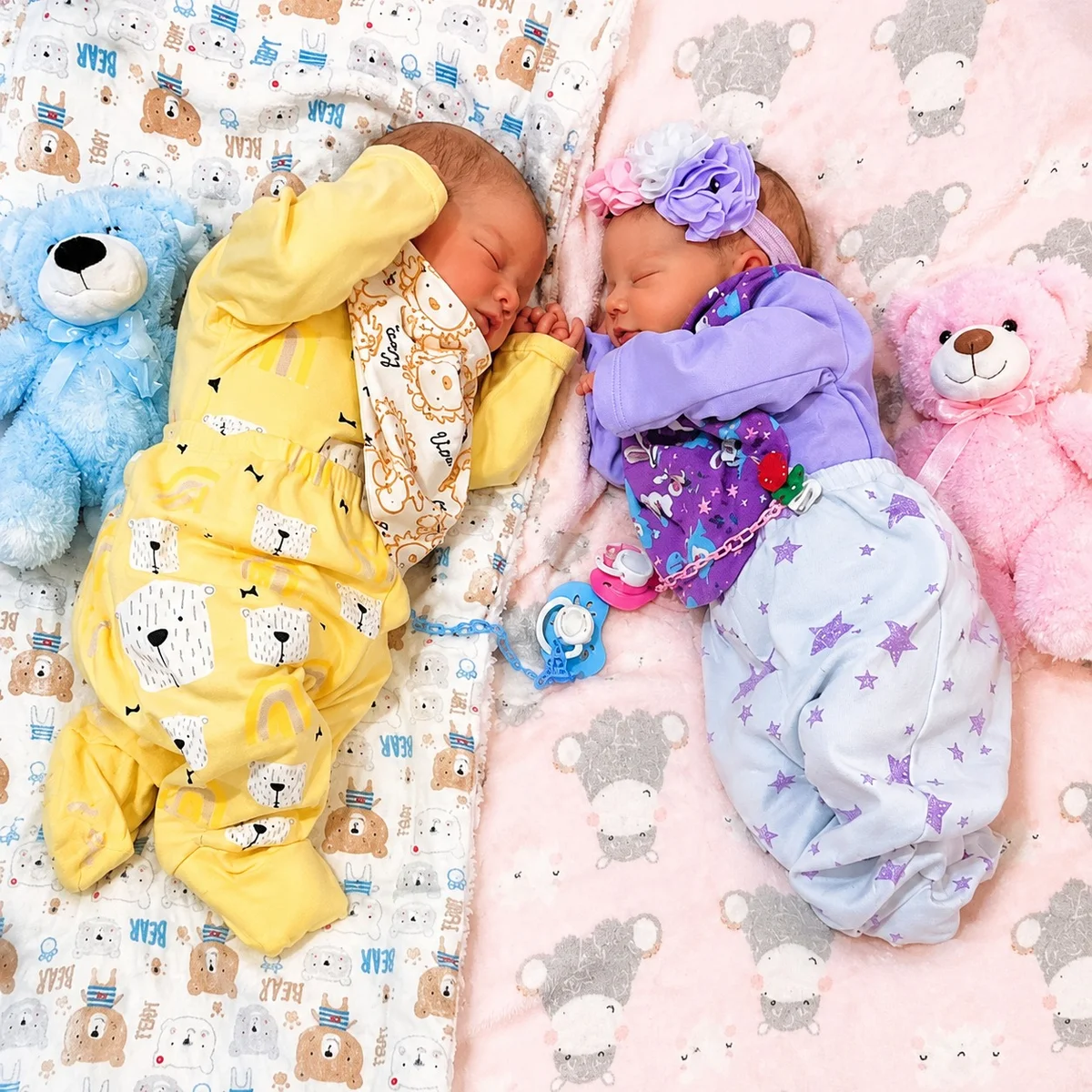 Bebê reborn gêmeos charlotte em detalhe do rosto realista – foto 2
