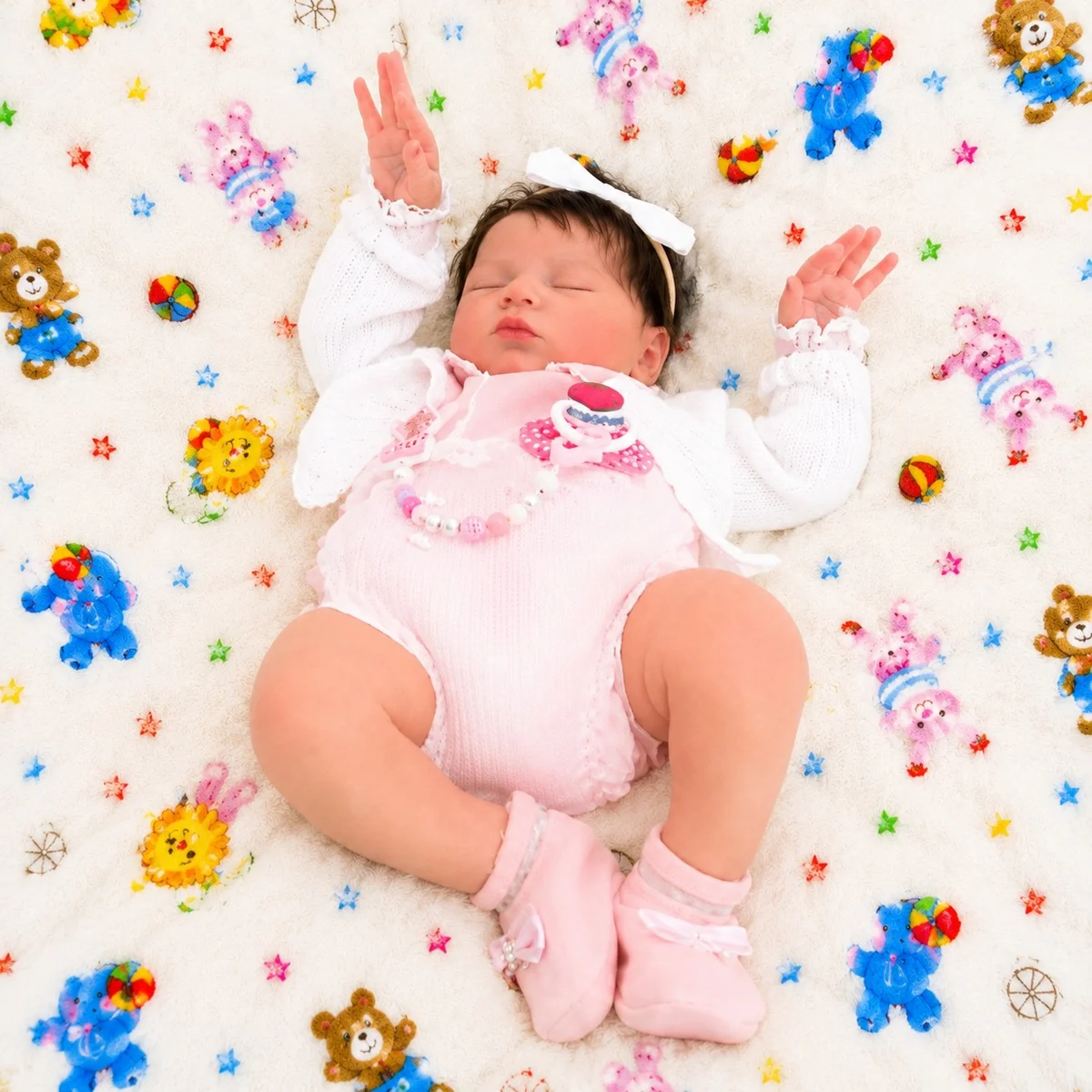 Bebê reborn laura em detalhe do rosto realista – foto 2