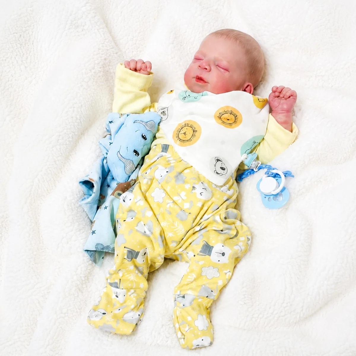 Bebê reborn menino charlotte, feito à mão na Iza Reborn