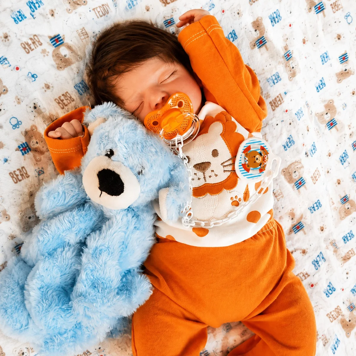 Bebê reborn menino sam fio a fio em detalhe do rosto realista – foto 2
